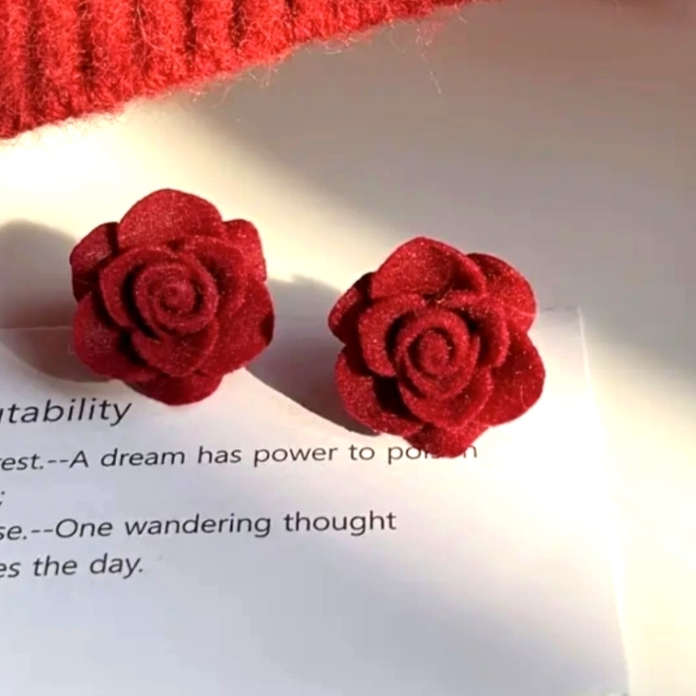 🌹&❤️ Earrings- Retro Velvet Covered Roses